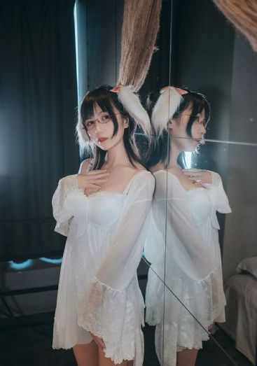 大学生的沙龙室4_720BD在线观看